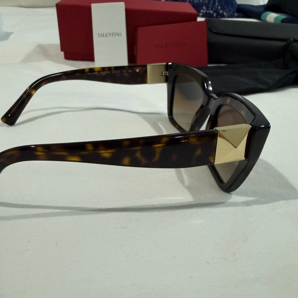 Valentino Havana Sunglasses with Rockstud Accents on either side - Picture 11 of 11